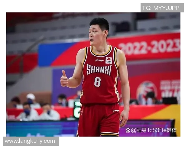 山西男篮与江苏男篮激战正酣谁能在这场对决中笑到最后