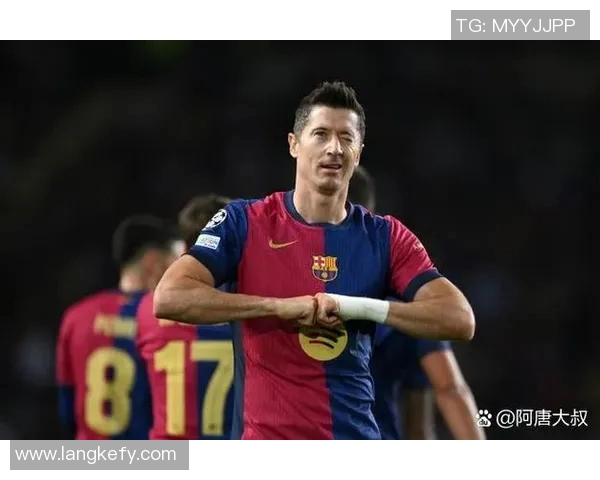 巴萨在欧冠对决中逆袭拜仁展现强大实力与团队合作精神