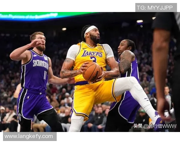 湖人对国王精彩回顾：赛场上的激烈对抗与精彩瞬间分析