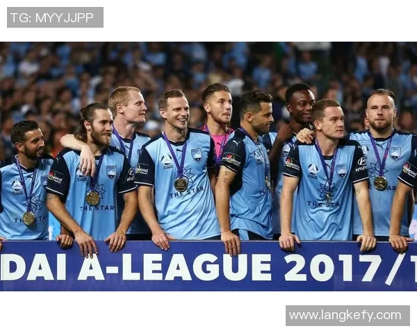 波斯光荣与布里斯班的巅峰对决展现足球魅力与激情的较量