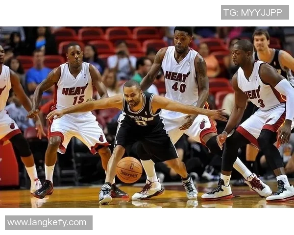 热火与马刺对决的技战术深度解析与比赛关键因素剖析 热火与马刺对决的技战术深度解析与比赛关键因素剖析