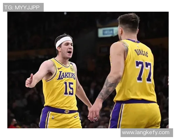 2013年雷霆与湖人经典对决回顾：激情碰撞与传奇瞬间的交织