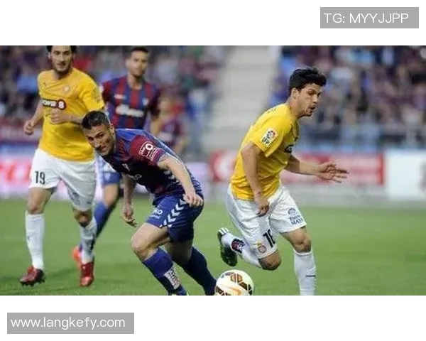 比利亚雷亚尔与埃瓦尔激战在即谁能在西甲赛场上笑到最后