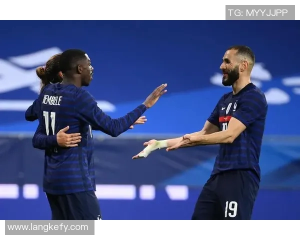 特温特与埃青年激战在即谁能在这场对决中笑到最后