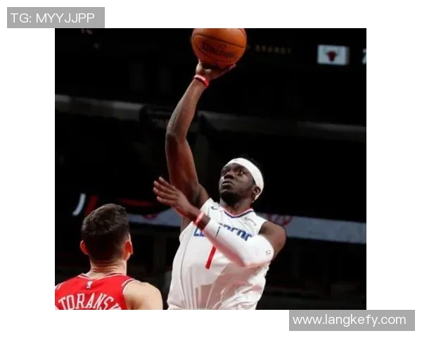 约纳斯瓦兰丘纳斯的篮球之路与职业生涯成就解析 约纳斯瓦兰丘纳斯的篮球之路与职业生涯成就解析