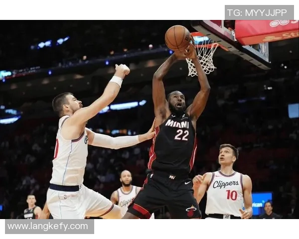 勇士与热火激战正酣视频直播全程回顾精彩瞬间与战术分析 勇士与热火激战正酣视频直播全程回顾精彩瞬间与战术分析