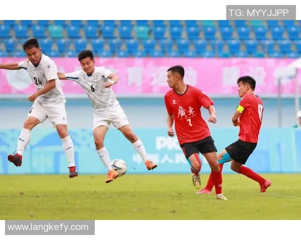 广州足球队与北京足球队赛后分析个人能力对比与战术执行