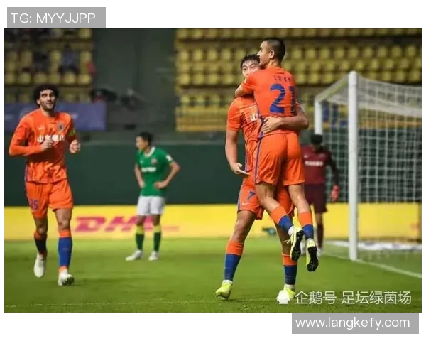 重庆篮球队状态引发热议球迷对球队表现的不同看法与期待