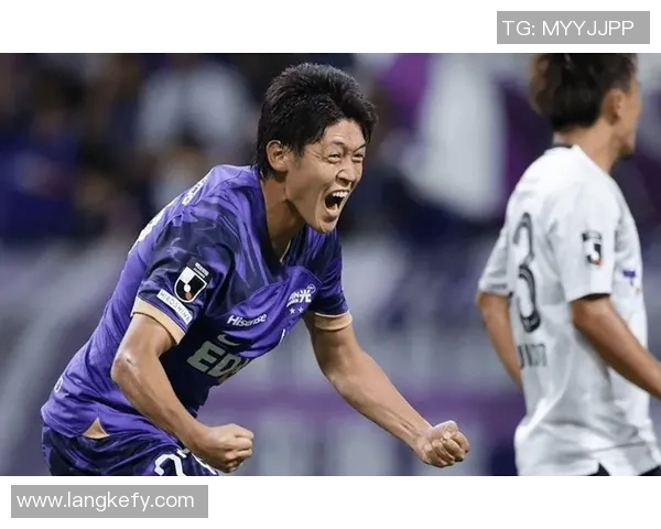 鲁能与广岛三箭激战正酣比分悬念引发球迷热议